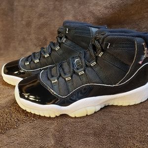 Youth Jordan retro 11 size 04.5
